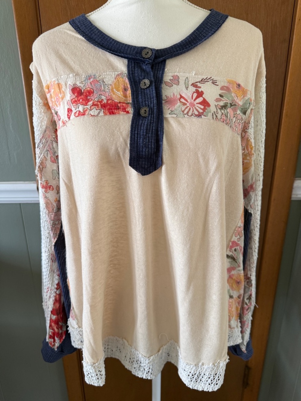 POL Boho Floral Crochet Trim Long Sleeve Top - Cream & Navy Size S